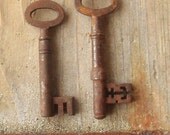 2 Antique English skeleton rusty key in aged iron