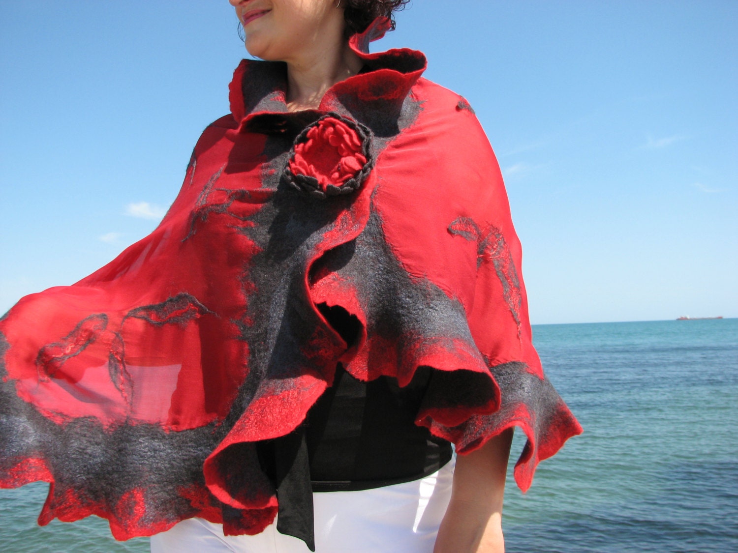 Wavy ruffled Shawl /Felt Scarf/ black red /