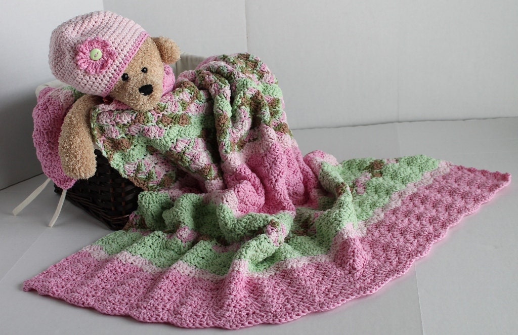 Baby Girl Blanket and Hat - Shell Pattern - Pink