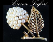 Vintage CROWN TRIFARI Pearl & Gold Classic Brooch, Large Flower