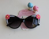 Oversize Hot Pink Daisy & White Pearls on Black Retro Cat Eye Sunglasses