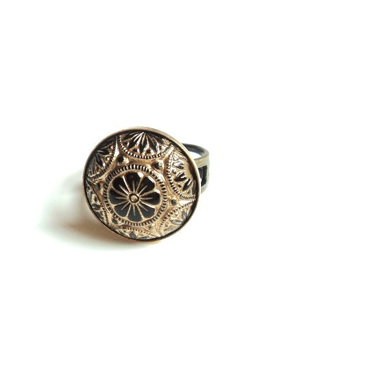 Black and gold flower round glass vintage-inspired ring with adjustable band.  Statement ring.  Cocktail ring.