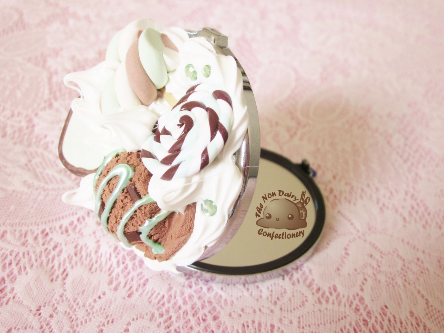 Deluxe Mint Chocolate Chip Compact
