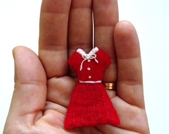 Women's BROOCH 1950s Style Miniature Dress Felt Brooch Red - SYBIL