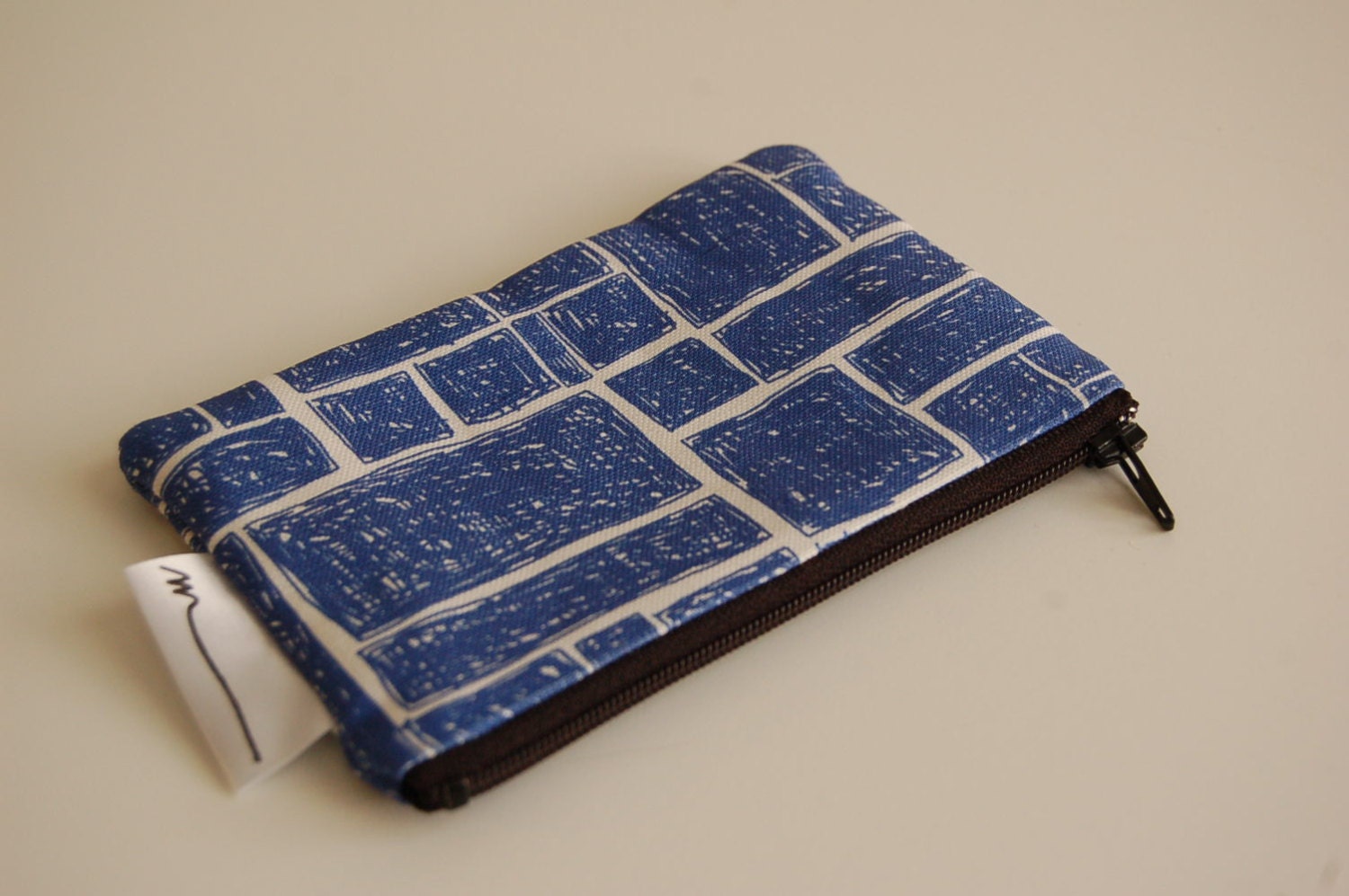 Small wallet to collect your change in a cute little white and blue linen/cotton fabric
