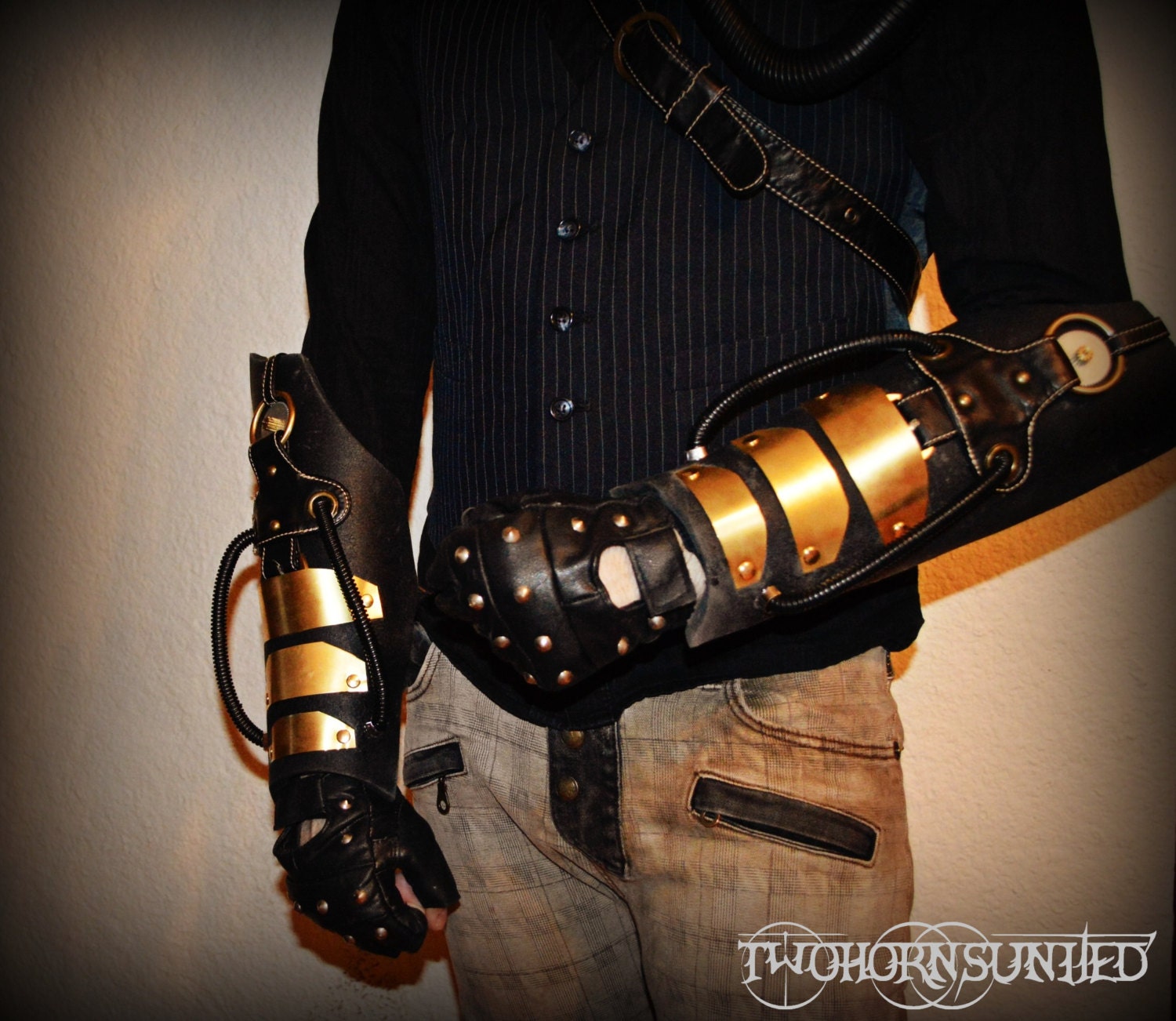 The HydroPunk Steampunk Dieselpunk Victorian engineer Gauntlets