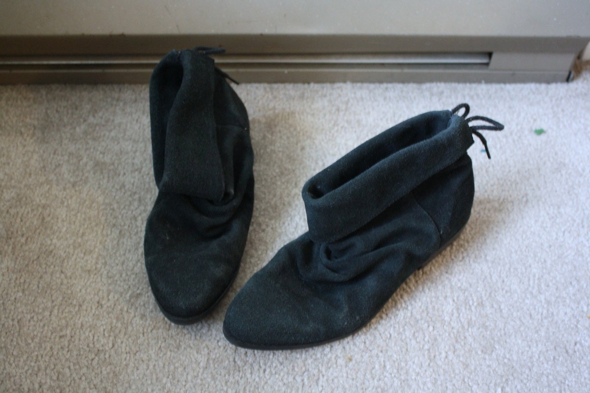 Vintage Black Suede Fold Over Lace Up Back Ankle Booties Sz. 8.5