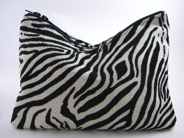 Britnie Statement Clutch