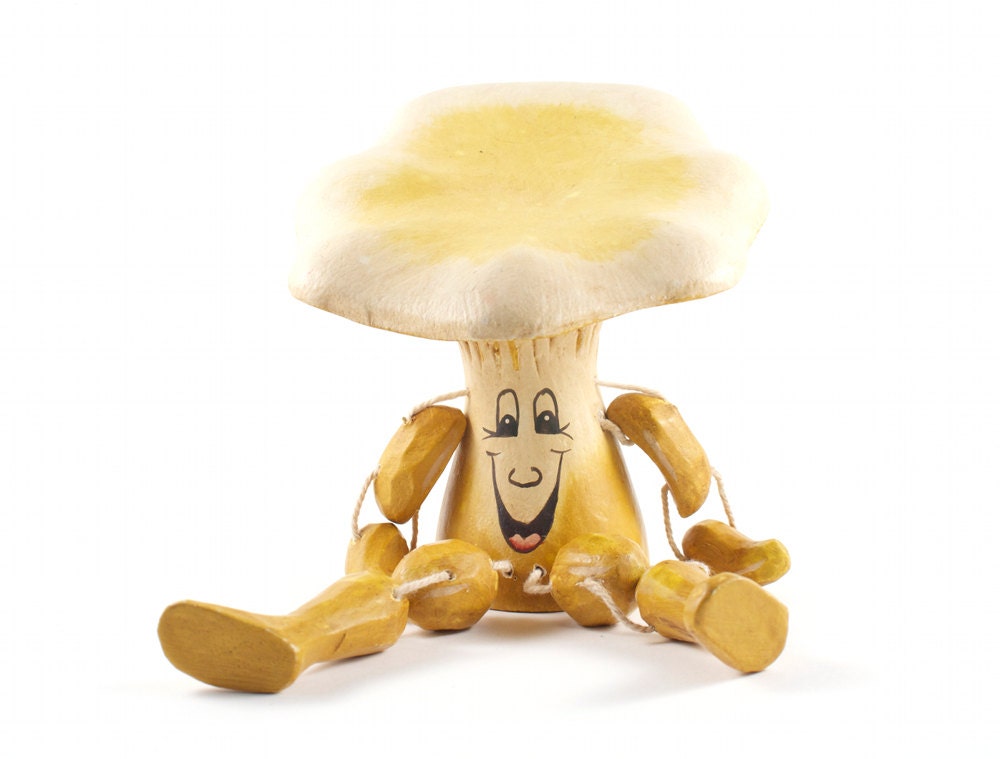 Mushroom Shelf Sitter Kitsch Folk Retro Home Decor / Vintage 70s
