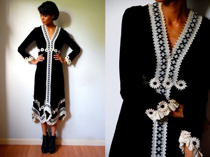 Vtg Black Velvet White Floral Lace Trimmed LS Dress