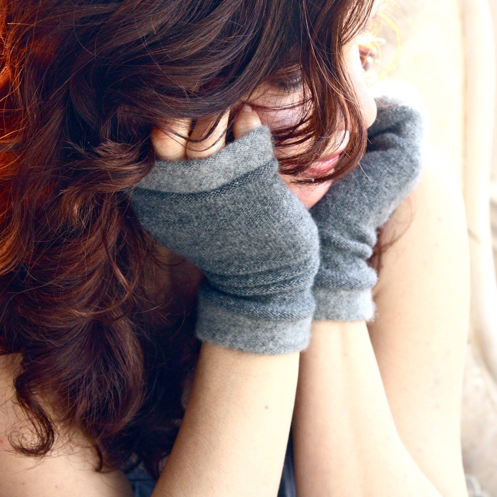 Grey Fingerless Gloves. Cashmere Fingerless Mittens, Wrist Warmers, arm warmers, fingerless glove, cashmere gloves, texting gloves, GLOVES