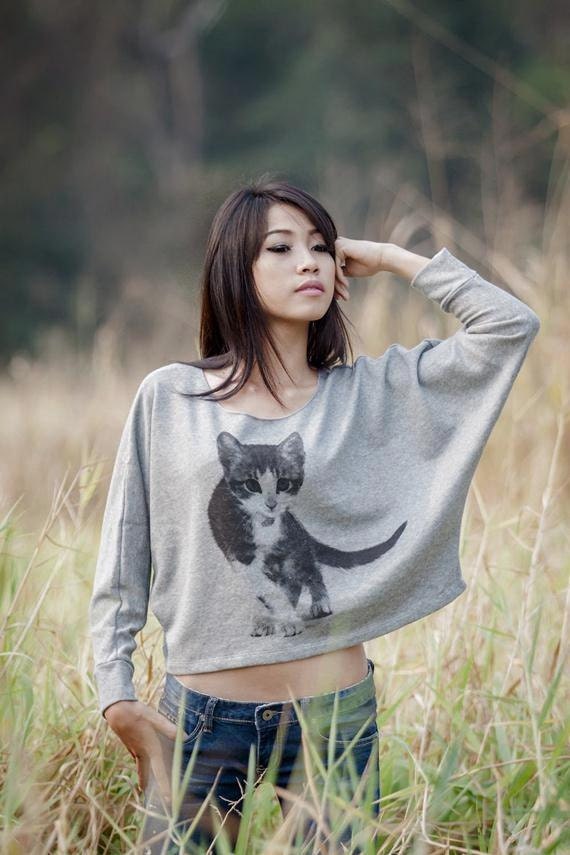 Cat Sweatshirt Pullover Oversize style Cat Pet Animal Print Bat Style Half Body In Grey.