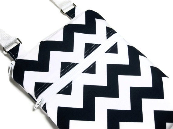 Black and white chevron cross body shoulder sling adjustable strap travel vacation wallet purse small blue white