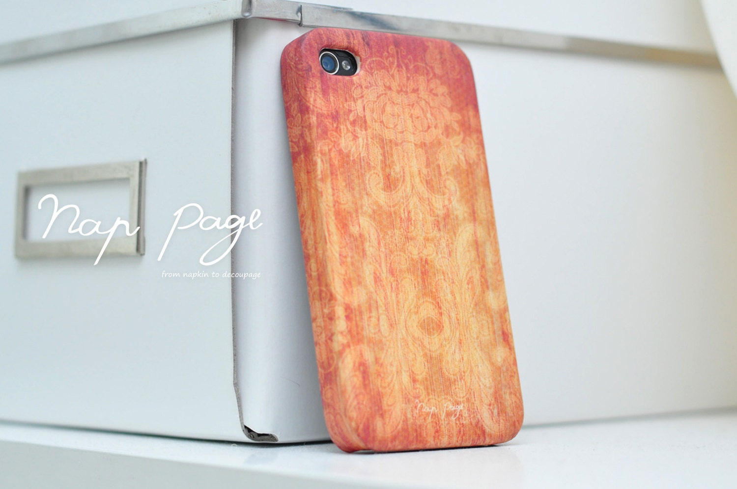 Apple iphone case for iphone iphone 5 iphone 4 iphone 4s iPhone 3Gs  : vintage abstract pattern on wood background (Not real wood)