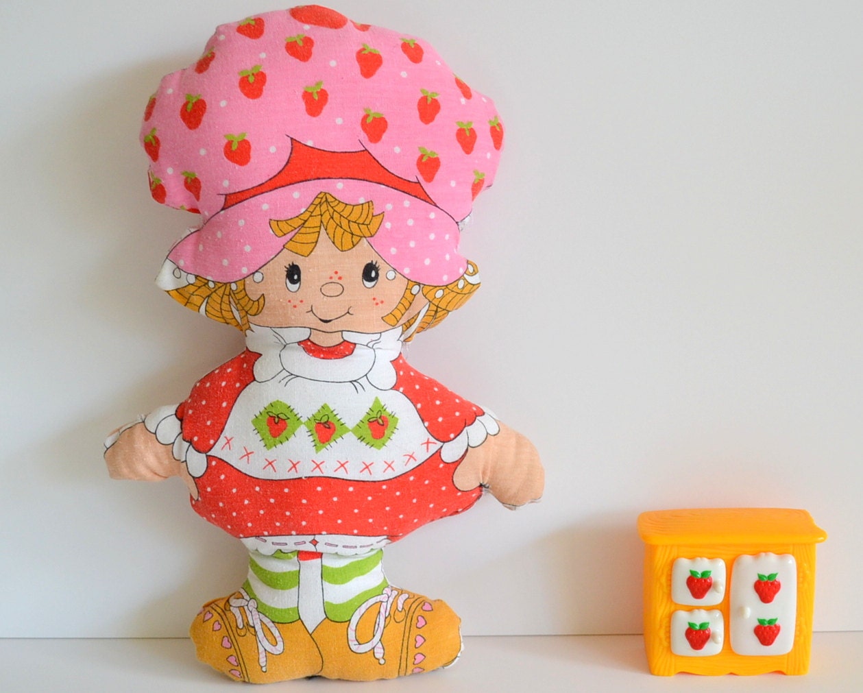 Vintage Strawberry Shortcake Stuffed Plush & Berry Happy Home Doll House Furniture Berry Cozy Kitchen Set Ice Box Miniature 1980s 80s