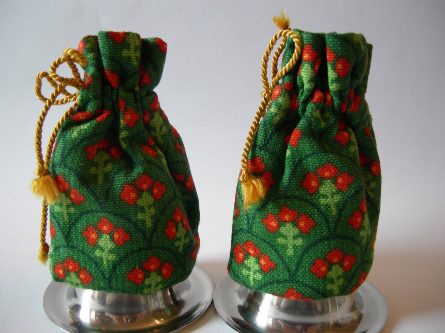 Set of 2 pieces Vintage German Green Flower Folk Art Bavarian Style  Cotton Egg Cozies for your breakfast eggs