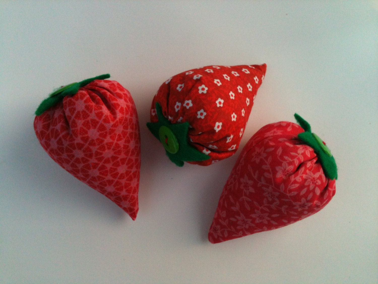 Set of 3 Valentines gift Strawberries handmade sachets filled with French dried lavender flowers, ornament. Valentine or Wedding party favor