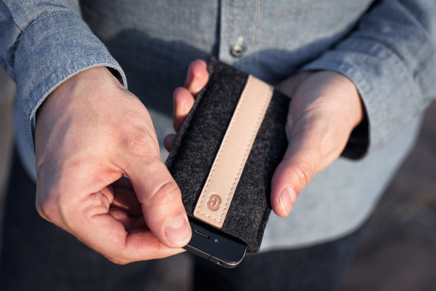 Cocones iPhone 4, iPhone 4S Sleeve / iPhone 4, iPhone 4S Case/ Smokey Grey Felt & Tan Leather