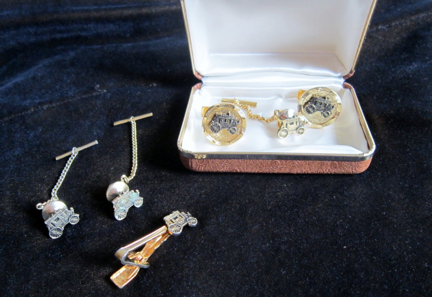 Wells Fargo Cuff Links Tie Tacks set of 2 Vintage Cuff Links Retro Jewelry