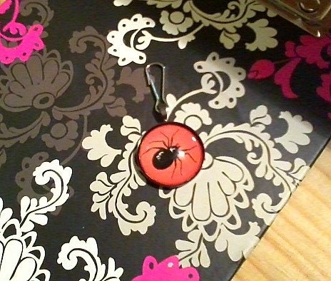 Black spider zipper pull in gunmetal black