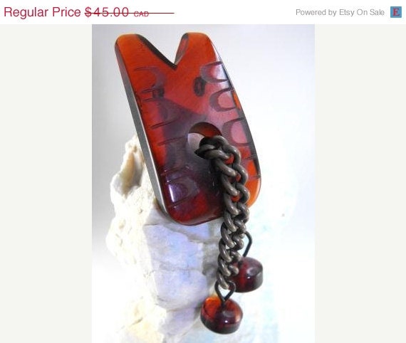 Vintage Bakelite Sew On Coat Brooch Kinetic Movement 45.00 obo