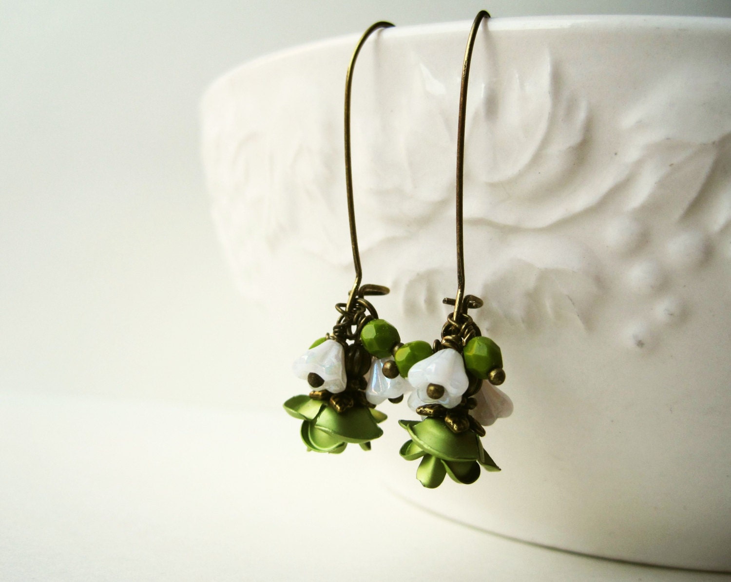 Bouquet Rose Earrings. Sage Green and White Flower Earrings. Woodland Accessories. Floral Jewelry. Spring Earrings. FDE7.