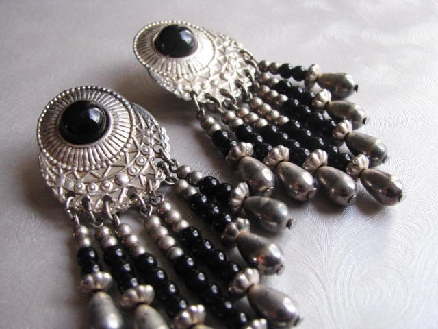 Southwest Look Long Clipon Earrings - Native American Earrings - Vintage Silver and Black Earrings