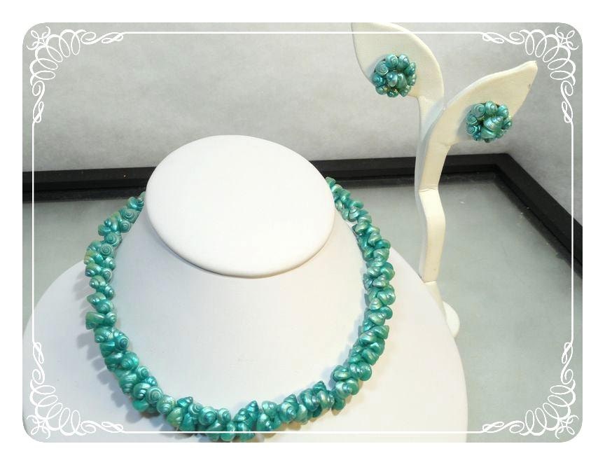 Vintage Turquoise SeaShell Choker Necklace & Earriings Set   -   1640a-121012000