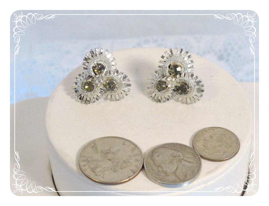 Vintage Signed Coro Screwback Earrings - Silvertone Cluster of Flowers  E1265a-080712000