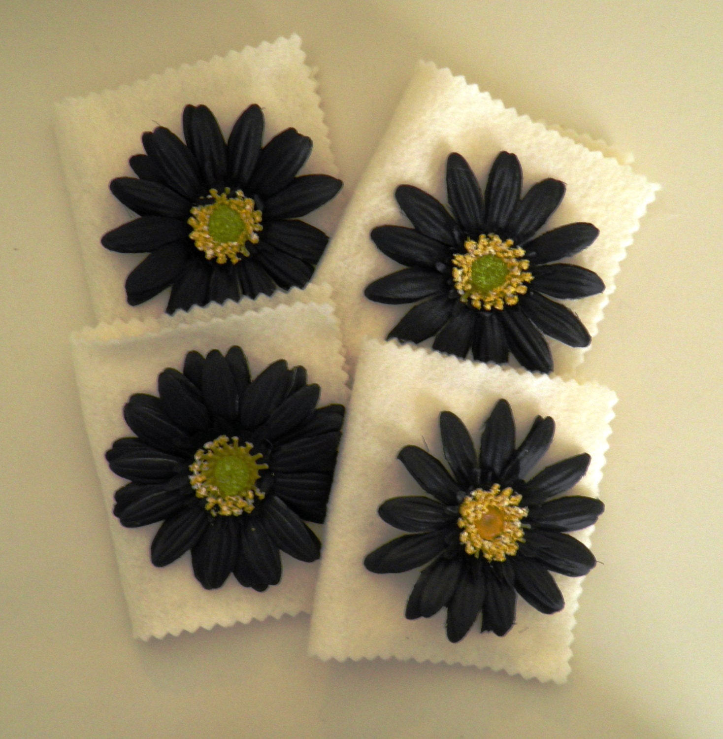 Bridge Tallies with Felt Covers and Daisy Flower (set of 4)