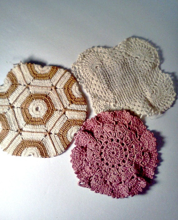 Vintage Doilies/Doily Set of 3 Farmhouse Crochet 1950's