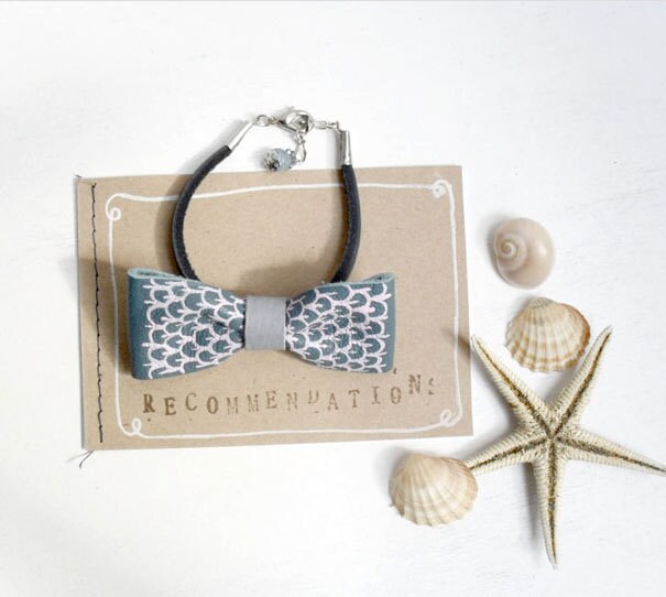 Leather bow bracelet - Handpainted leather, mermaid pattern - turquoise bow with lilac detail - Adjustable