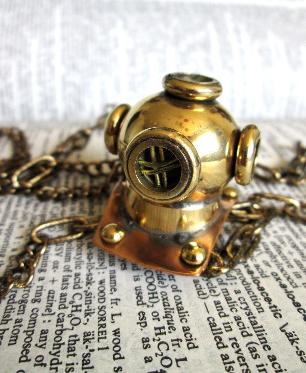 Antique style deep sea diver helmet pendant necklace