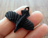 Amazing Detail  Hand carved Black Raven ,  Horn Carving, Pendant Beads, Jewelry making Supplies B3077