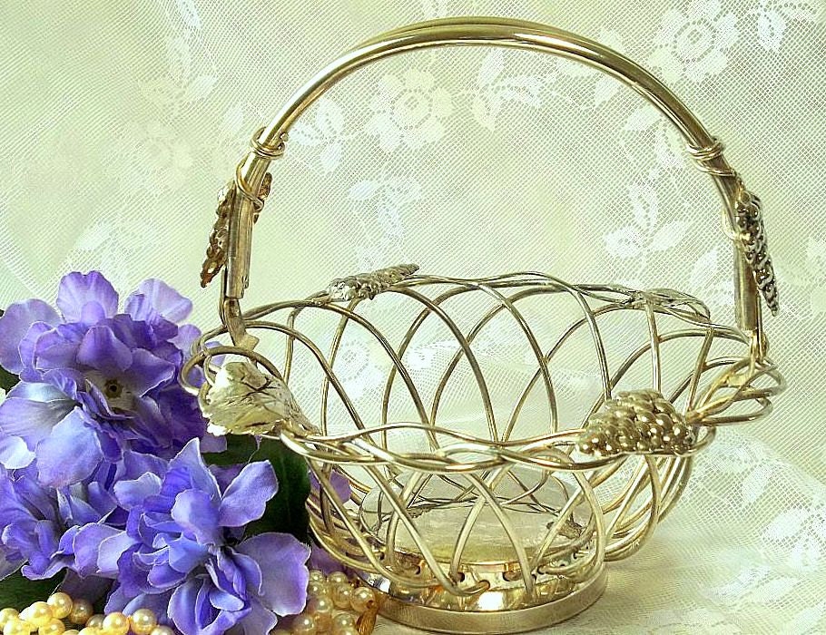 SALE Vintage silver plated basket with handle, elegant, grape and grape leaf leaves, wire basket, Studio Silversmiths Godinger