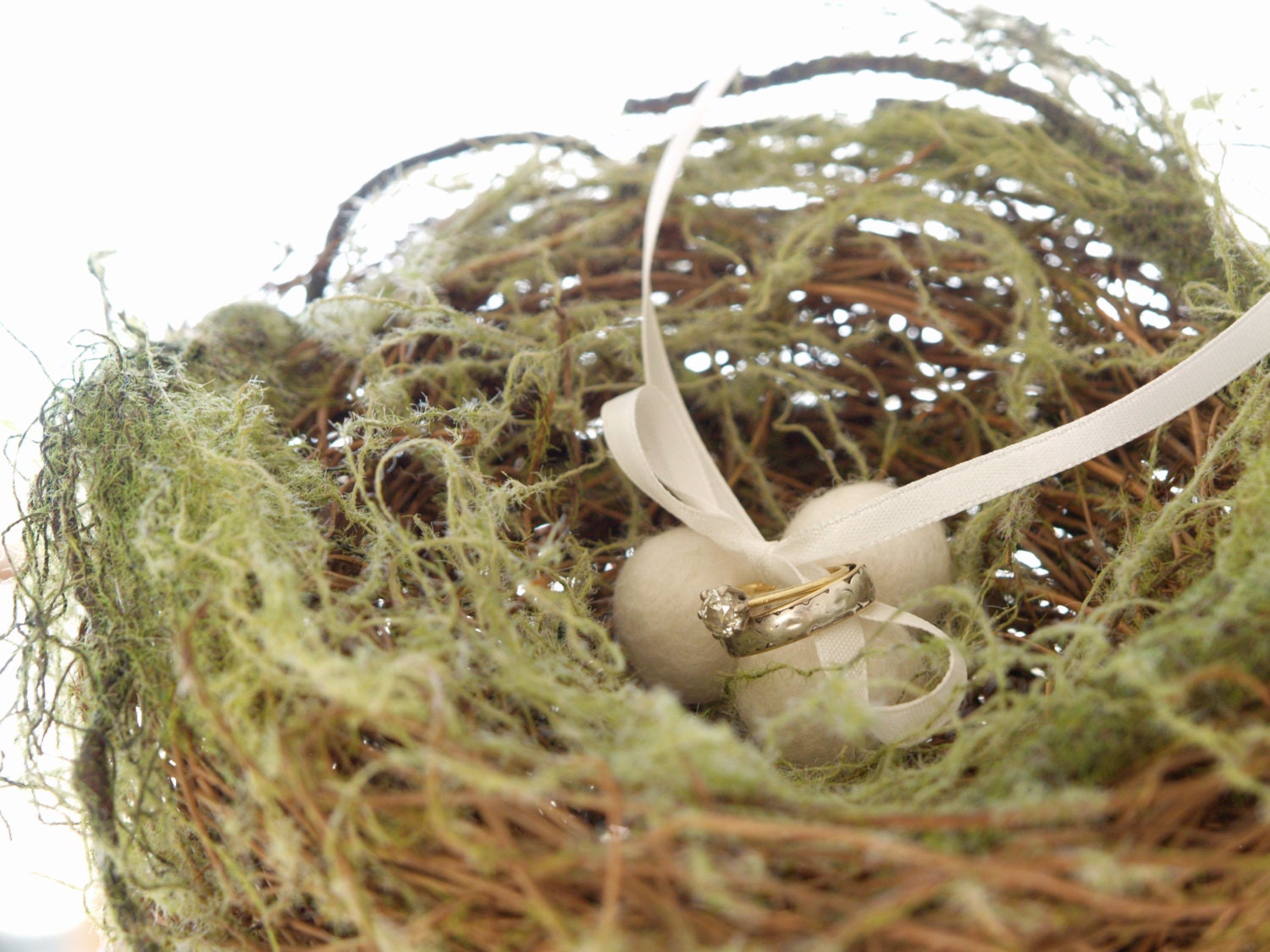 Woodland Ring Nest, Rustic Wedding Ring Bearers Pillow, Green Moss and white needle felted eggs, romantic and simple cream shades