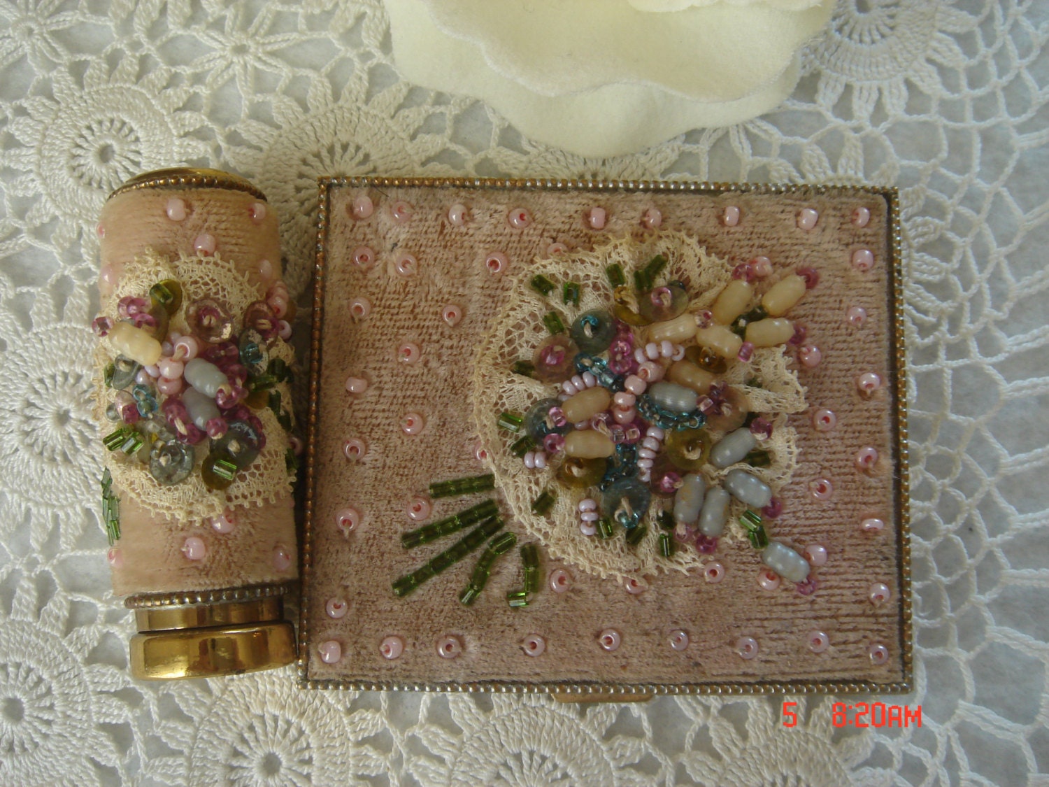 1950s evening compact,  Powder, Mirror Compact, Hand Embroidery Bouquet of Flowers, Pink Velvet, Lace, Glass Beads
