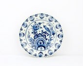 Vintage - Delft Blue porcelain wall plate with  flowers and bird - Velsen Sassenheim - handpainted - made in Holland