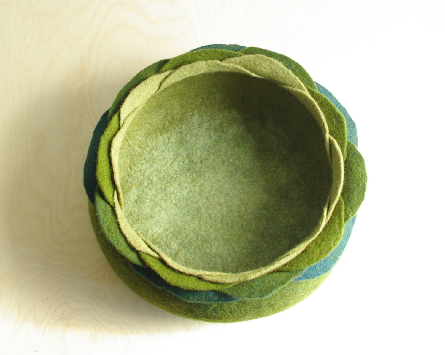 Cat bed/cat house/cat cave/green flower felted cat bed