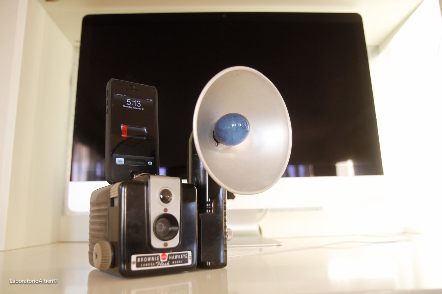 iPhone 5 dock from vintage camera -Stylish BROWNIE HAWKEYE - IPHONE 5