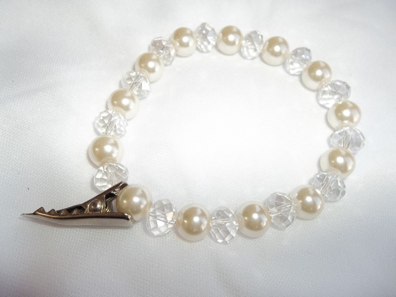 Warm-toned (cream) pearl and crystal temple bracelet