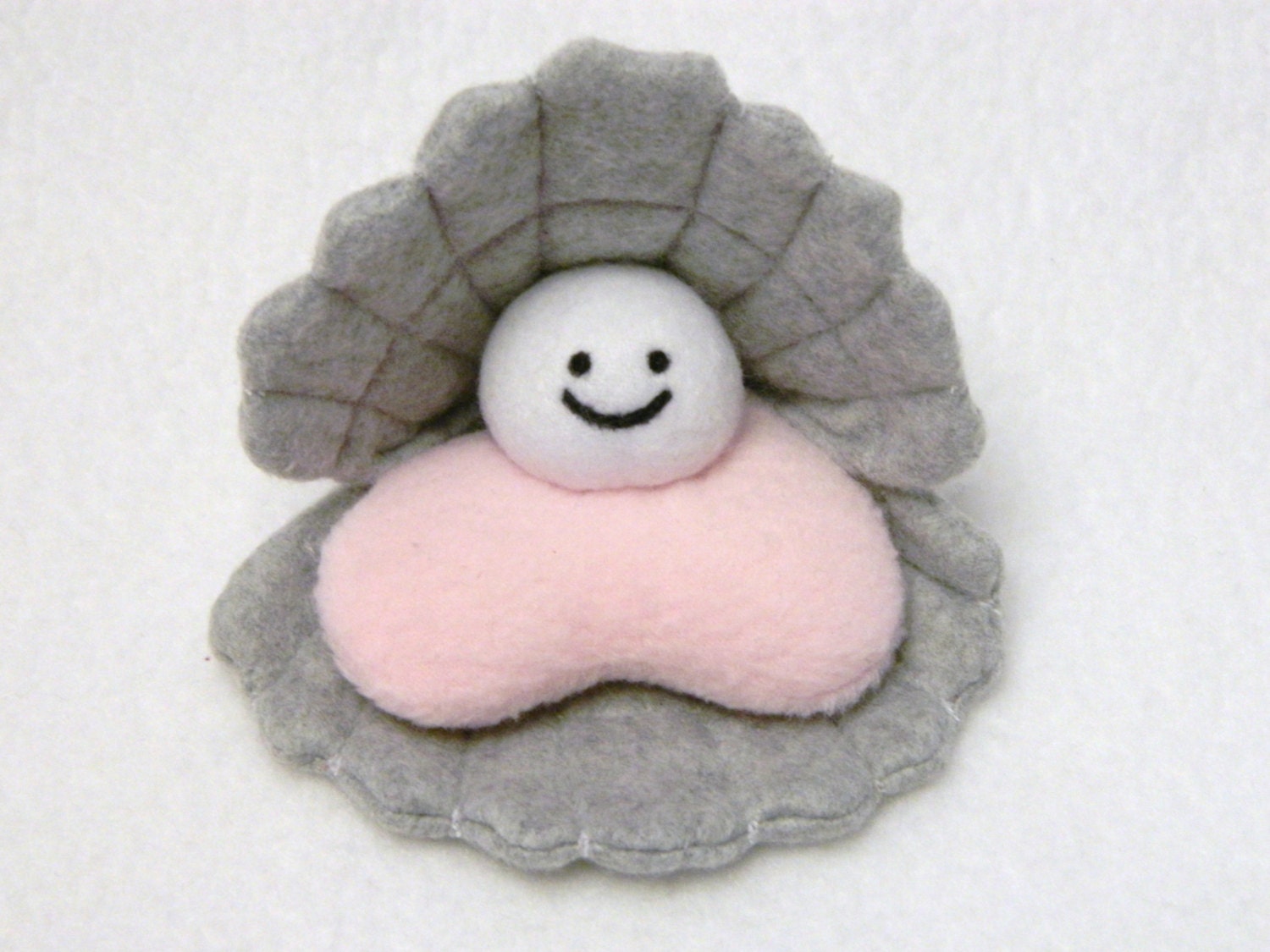 Oyster pearl plush toy