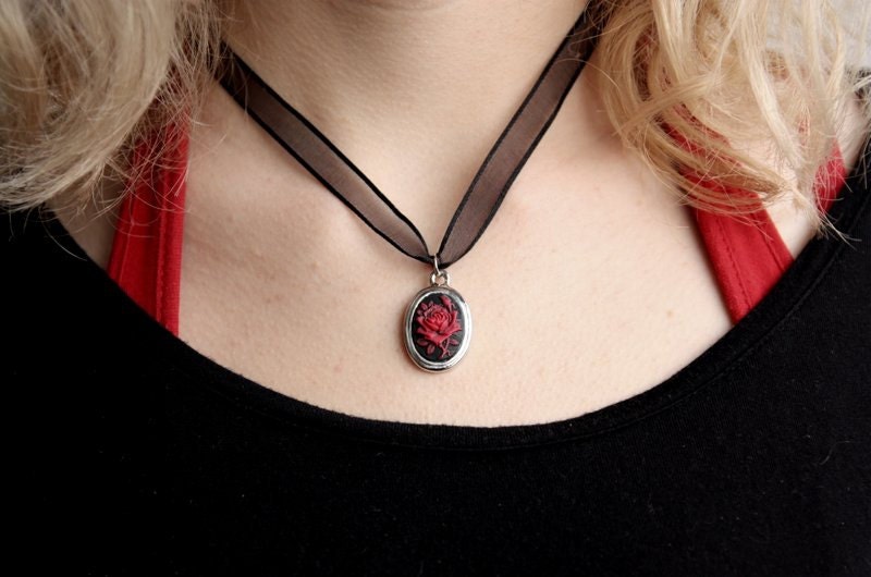Red Roses Necklace
