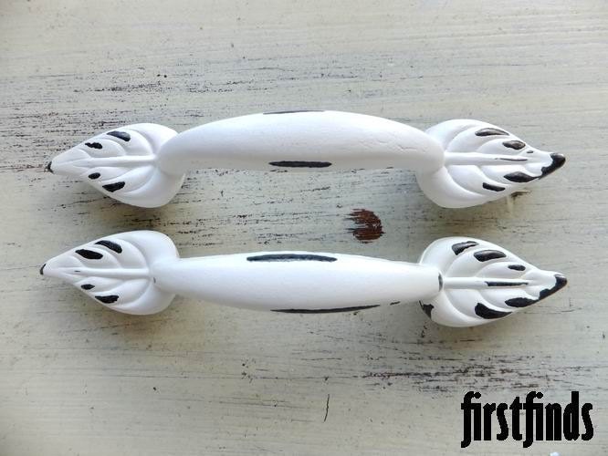 35 AVAIL Leaf Designed White Distressed Kitchen Handles Shabby Chic Door Pulls Vintage Drawer Pull Furniture Cabinet Handle 3 inch mount