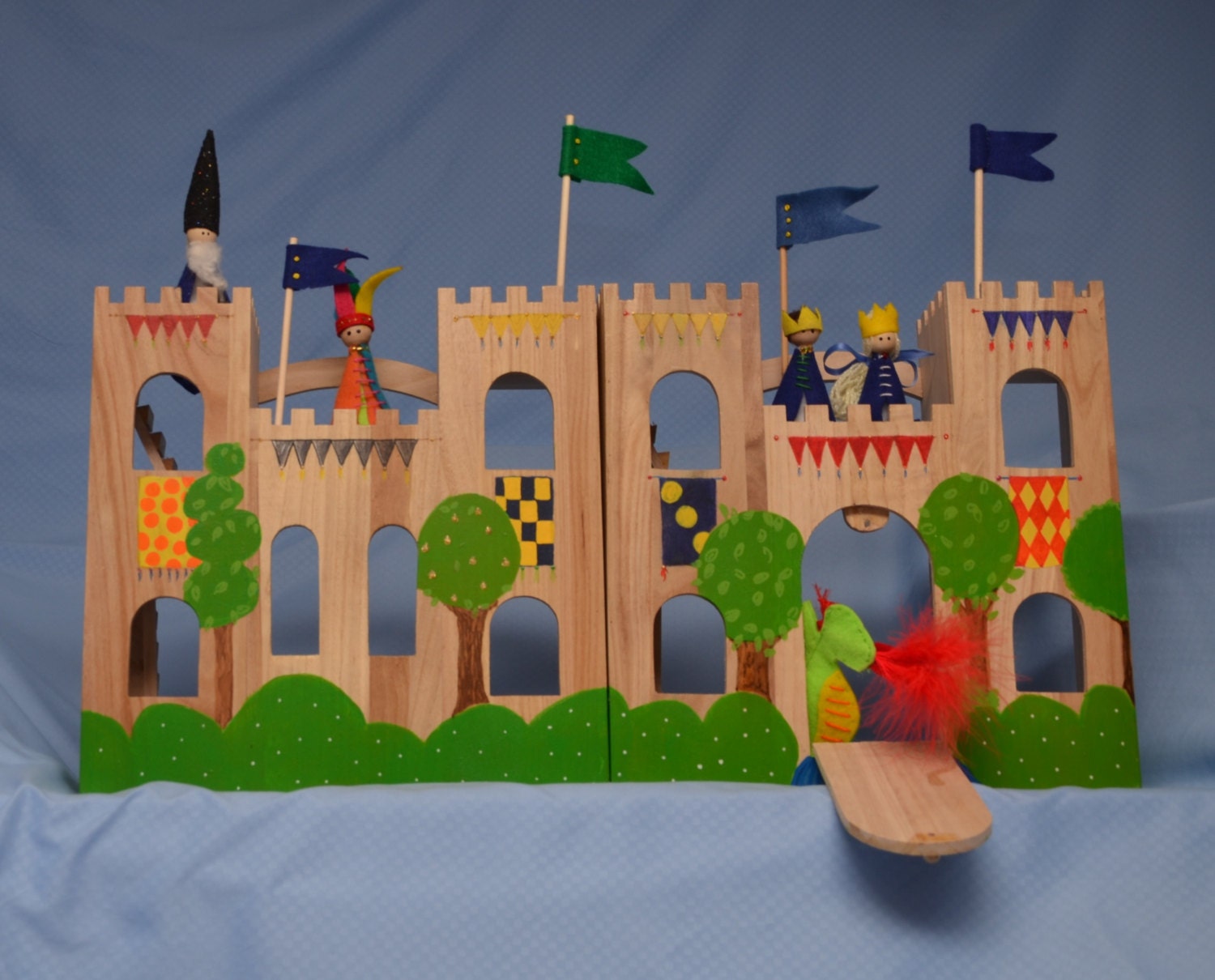 Folding Castle with Dungeon, Dragon & Finger Puppets