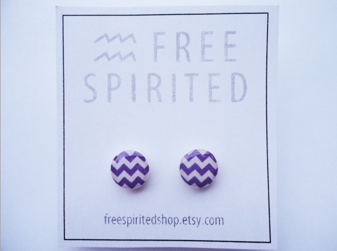 Chevron-Zig Zag-Handmade-Resin Finish Steel Post Earrings-Purple/White