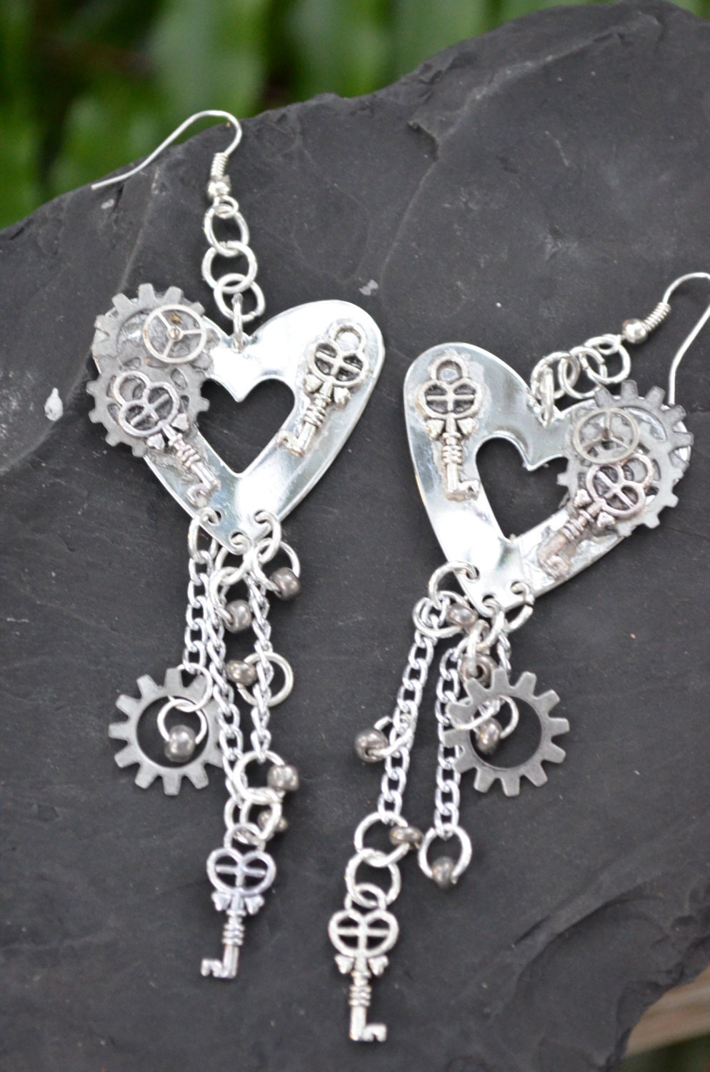 steampunk silver heart earrings dangling gears key charms steampunk boho hipster fantasy goth gypsy hippie style
