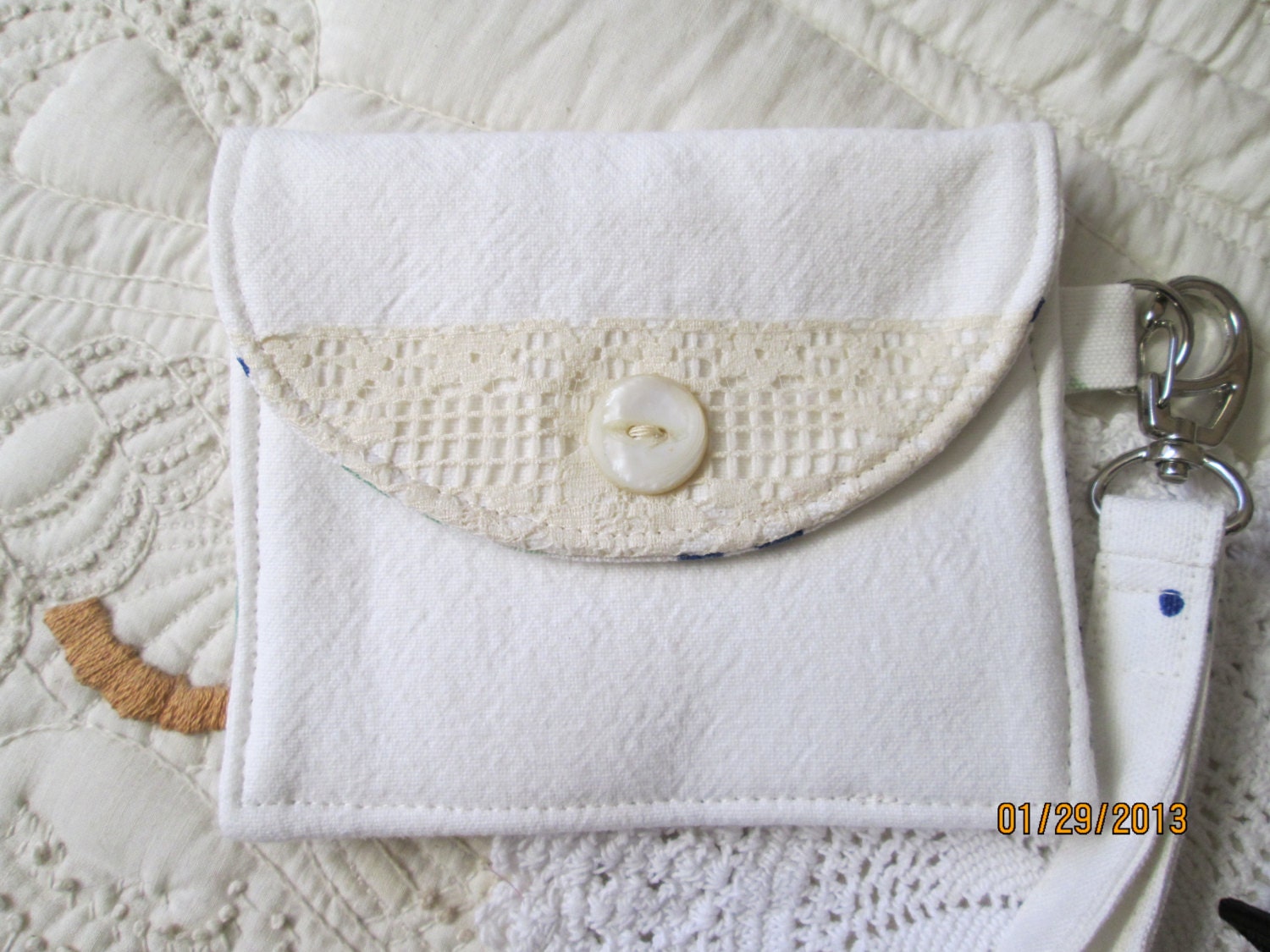 wristlet/wallet, coin purse, travel pouch, micro purse, ipod holder, cell phone holder, ID/credit card holder, white, lady bugs