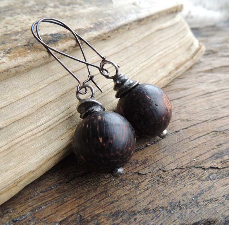 Rustic Earrings, beads, charming, dangling earrings, eco friendly, ecologia, wild palm, wood, wooden earrings, brown