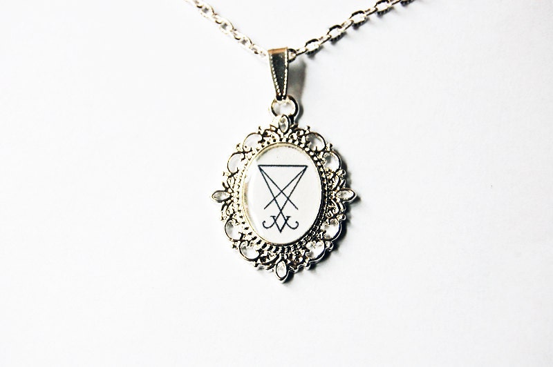 Sigil of Lucifer (Seal of Satan) - Handmade Vintage Cameo Pendant Necklace